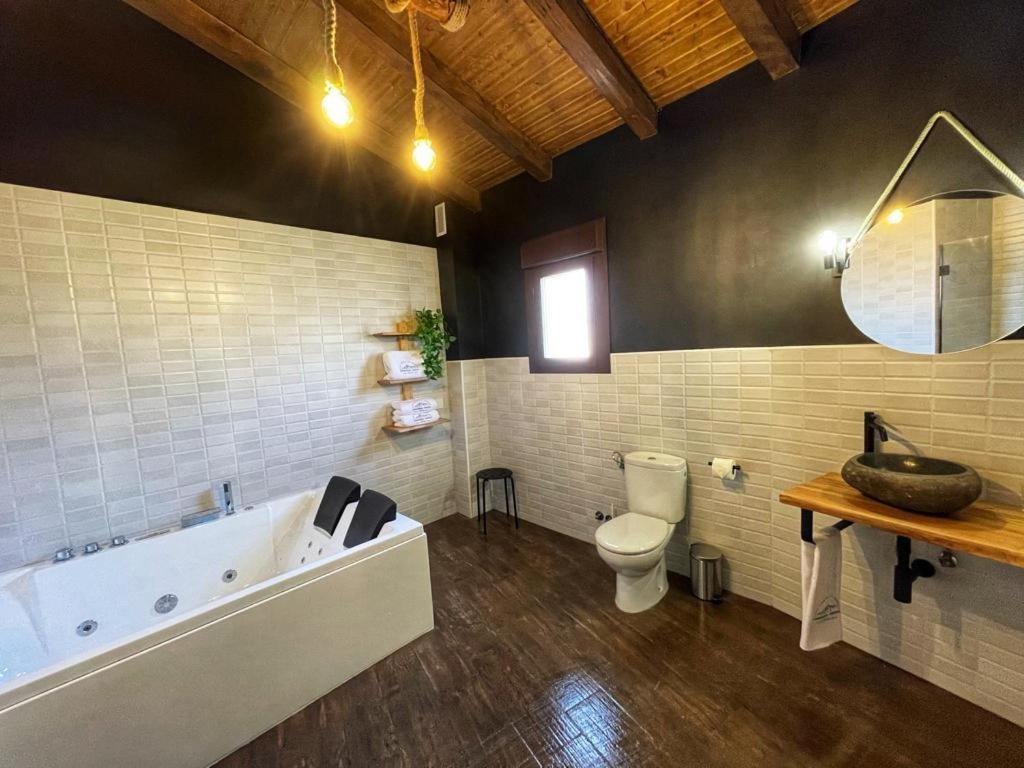 Dona Jimena Del Ambroz: 4-star Complex Apartment
