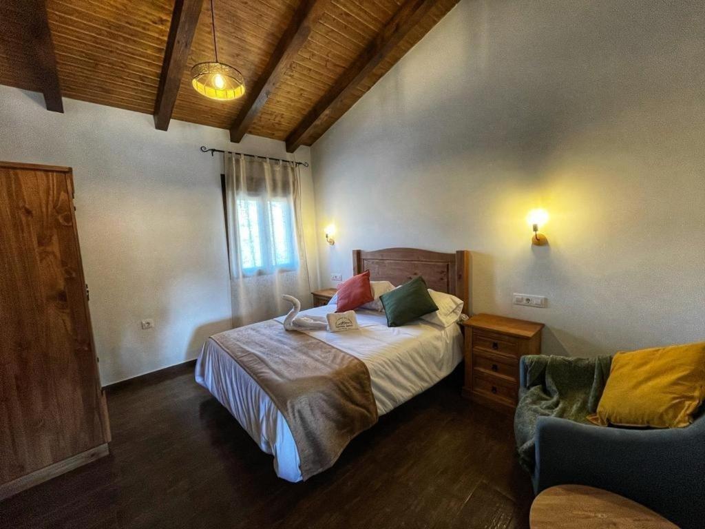 Apartment Dona Jimena Del Ambroz: 4-star Complex