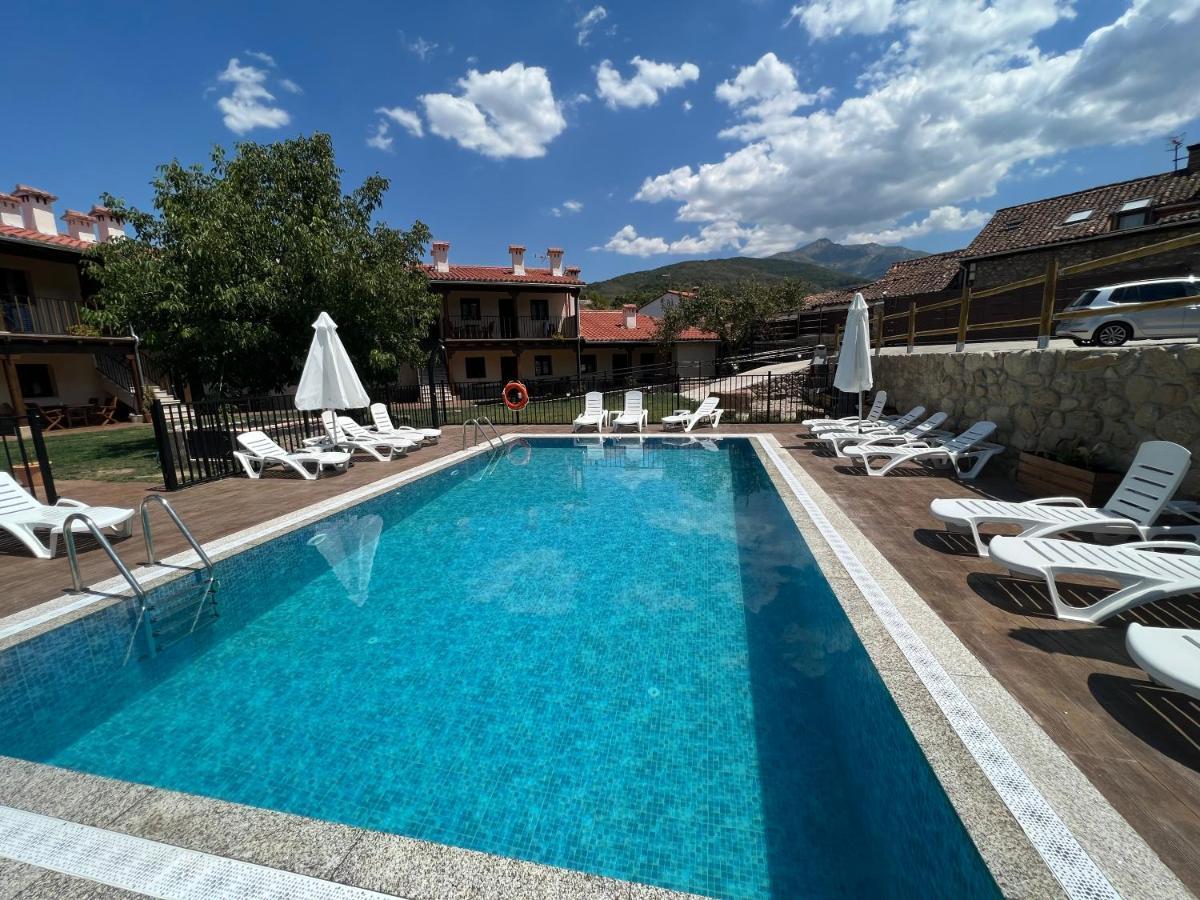 Dona Jimena Del Ambroz: 4-star Complex *