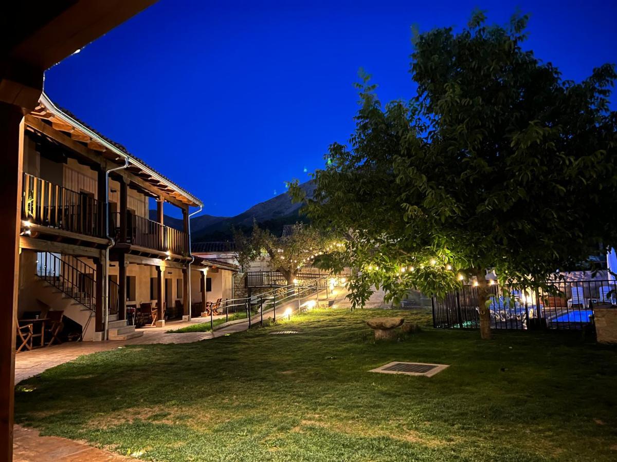 Dona Jimena Del Ambroz: 4-star Complex